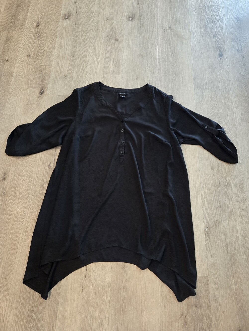 Torrid Pullover 3/4 Sleeve Black Tunic Sharkbite Hem Blouse Sz 2x